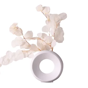 Керамична ваза с кръгла форма, бял цвят, с прости декорации за дома в хладно и минималистичном стил
