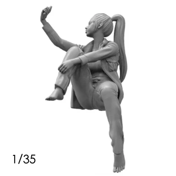 Фигурка от небоядисана смола в мащаб 1/35, са подбрани фигурка за селфи